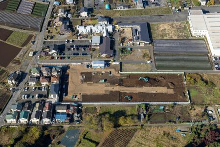 上空から撮影した、給食センター建設地の写真1枚目