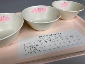 3種類のイラストの食器と投票用紙の写真