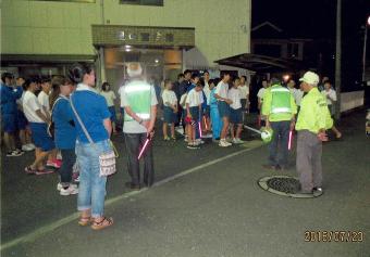 星の宮町会の防犯パトロール写真